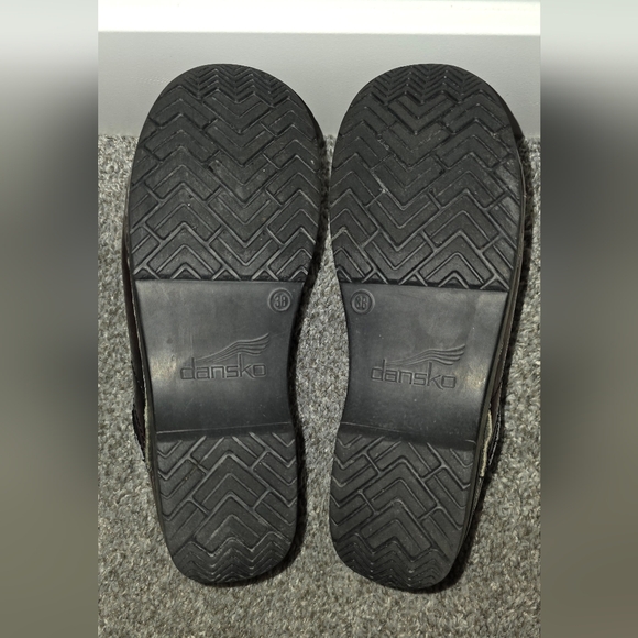 Dansko Professional clogs red black marble patent leather finish size 38 (7.5) * - Picture 15 of 16